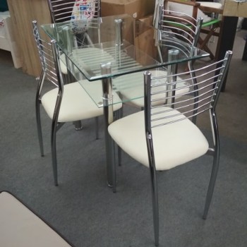 Γυάλινο τραπέζι με 4 καρέκλες inox
