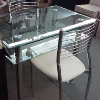 Γυάλινο τραπέζι με 4 καρέκλες inox